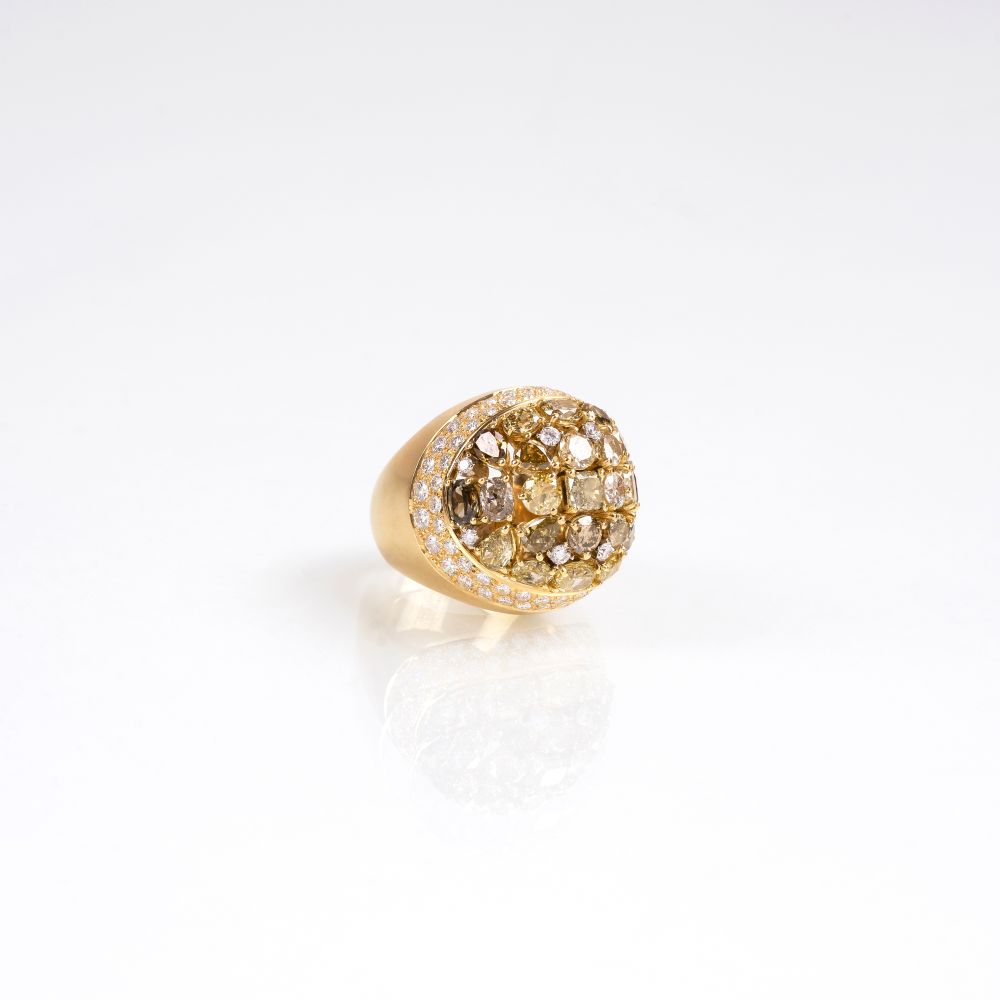 A highcarat Fancy Diamond Ring - image 2