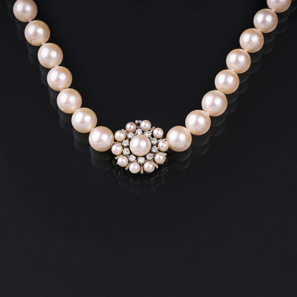 A Pearl Necklace with Diamond Clasp A Pearl Necklace with Diamond Clasp