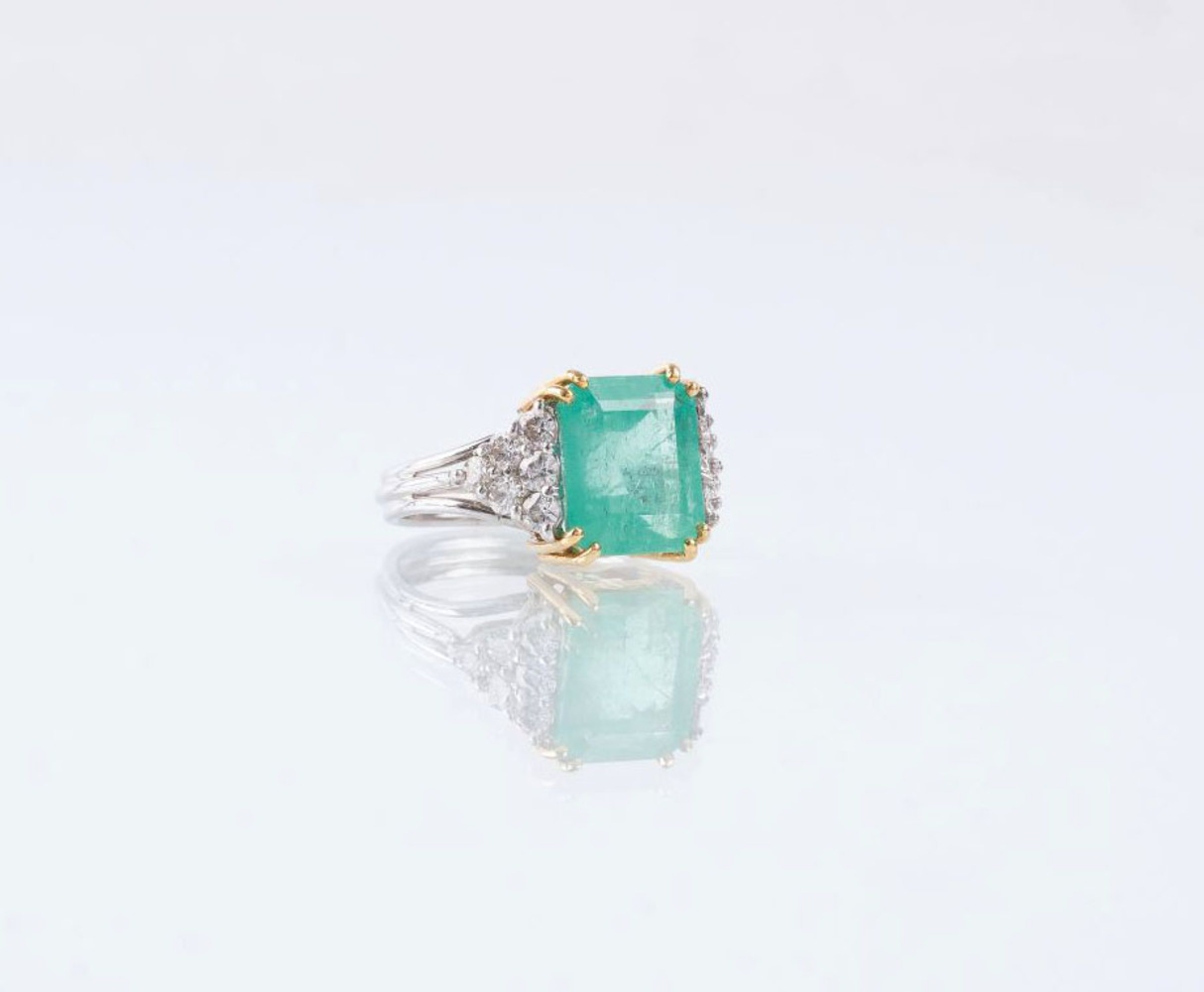 A highcarat Emerald Diamond Ring - image 2