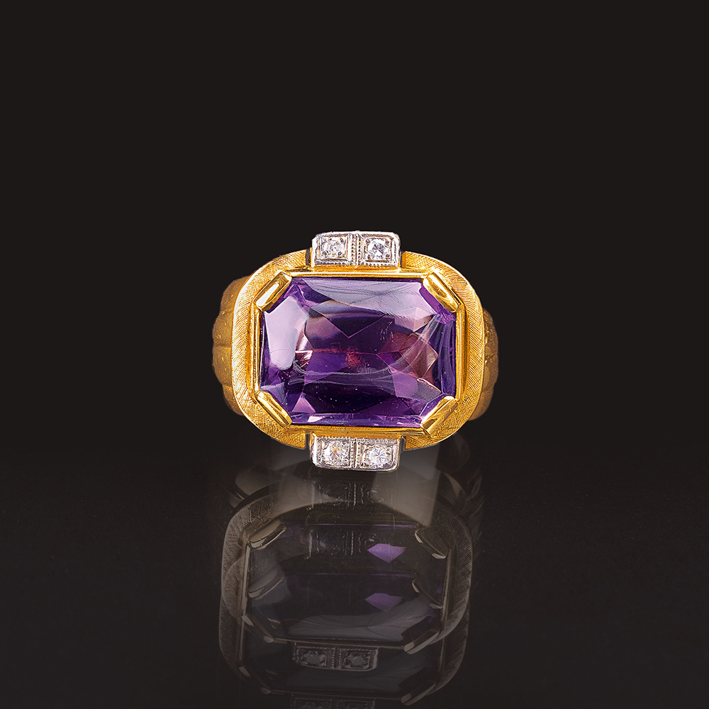 An Amethyst Diamond Ring