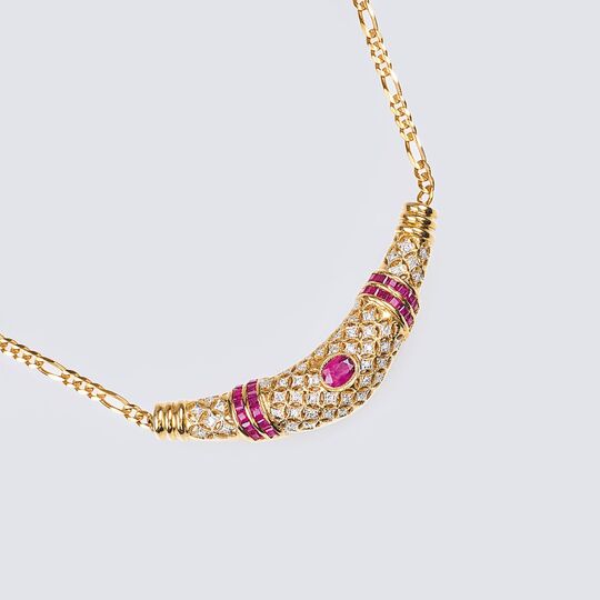 Gold-Collier mit Rubinen und Brillanten