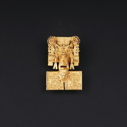Gold-Brosche mit aztekischer Gottes-Maske