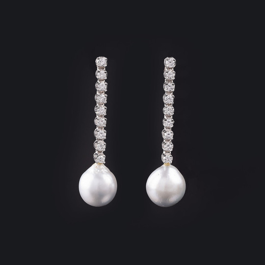 A Pair of Diamond Pearl Earpendants
