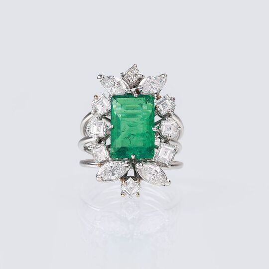 A fine Emerald Diamond Ring