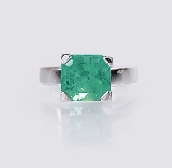 Farbintensiver Smaragd-Ring
