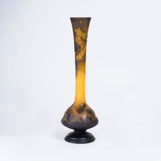 Große Vase mit Lindenzweigen