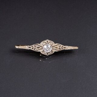 A petite Art-déco Brooch with Solitaire Diamond