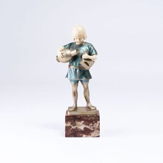 Richard W. Lange - Chryselephantin-Figur 'Junge mit Vase und Spielzeug-Widder' Chryselephantin-Figur 'Junge mit Vase und Spielzeug-Widder'