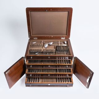 Koch & Bergfeld, gegr. 1829 in Bremen - A Cutlery Set for 12 Persons in Cutlery Box A Cutlery Set for 12 Persons in Cutlery Box