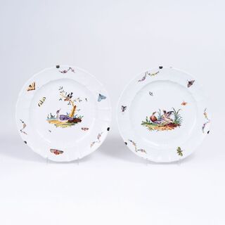 A Pair of Plates with Bird Painting