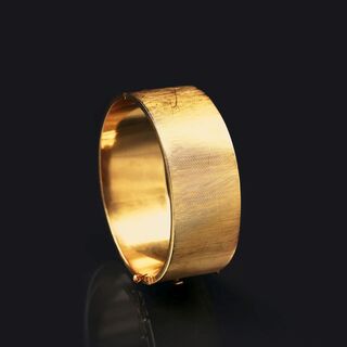 A Gold Bangel Bracelet