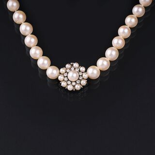 A Pearl Necklace with Diamond Clasp