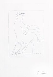 Femme nue couronnée des fleurs