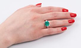 A colourful Emerald Ring - image 3