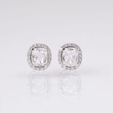 A Pair of very fine Diamond Earstuds with River Diamonds - image 2