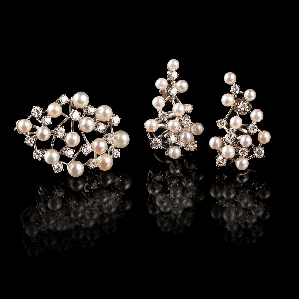 A Pair of Pearl Diamond Earclips with matching Brooch A Pair of Pearl Diamond Earclips with matching Brooch