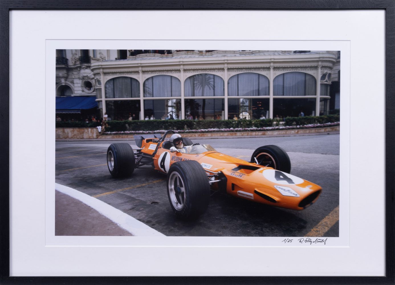 Bruce McLaren auf McLaren Ford - Bild 2