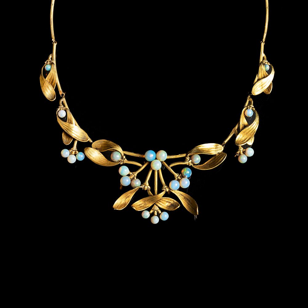 Art Nouveau Mondstein Collier