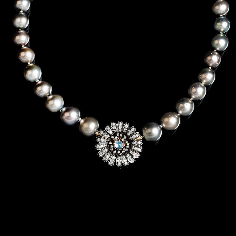 A Tahiti Pearls Necklace with two Precios stone Clasps A Tahiti Pearls Necklace with two Precios stone Clasps