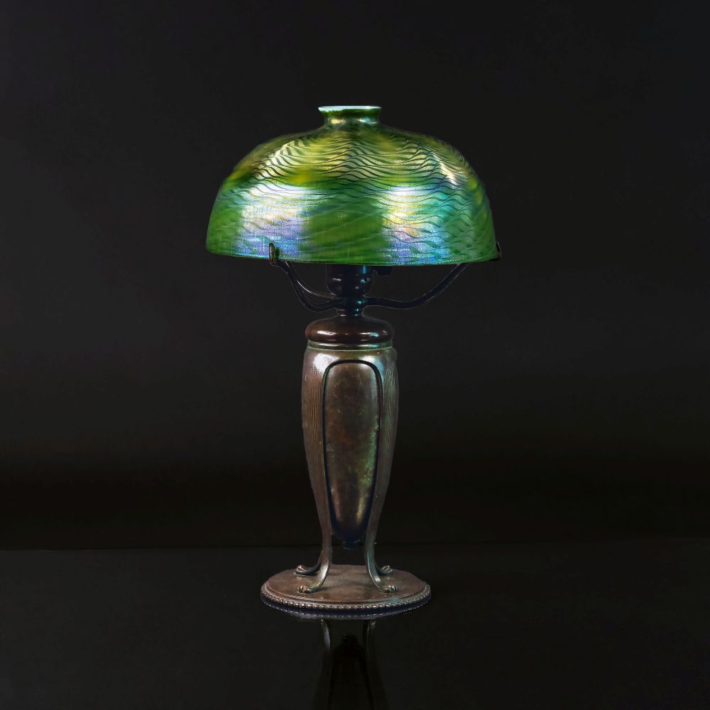 Tiffany Studios - 'Griechische' Tischlampe mit Favrile-Schirm 'Griechische' Tischlampe mit Favrile-Schirm