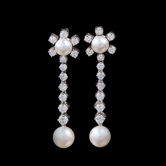 A Pair of Pearl Diamond Earpendants