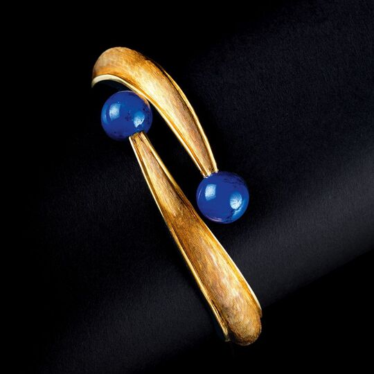 A Bangle Bracelet with Lapis Lazuli