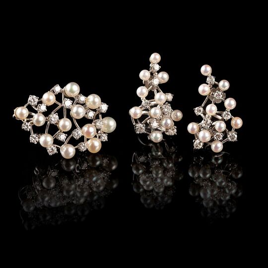 Paar Perlen-Brillant-Ohrclips mit passender Brosche