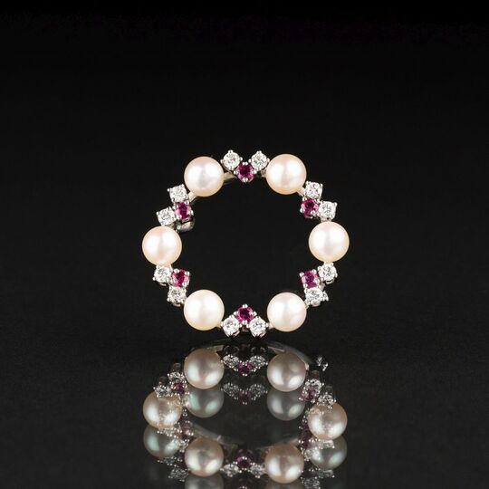 A delicate Pearl Ruby Diamond Brooch