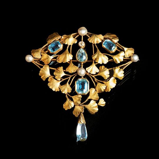 An Art Novueau Aquamarine Brooch