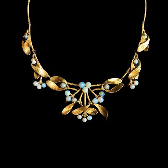 An Art Nouveau Moonstone Necklace