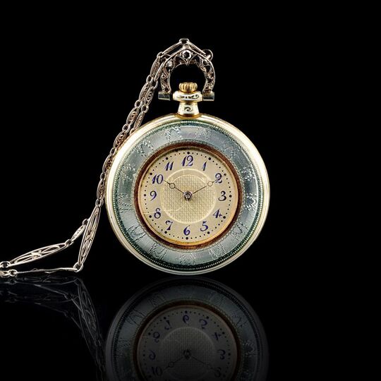 Art Nouveau Damen-Anhängeruhr mit Transluzid-Emaille und Diamanten