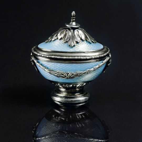 A Miniature Vase Flakon