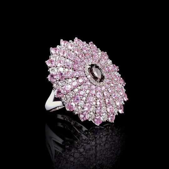 An Alexandrite Cocktailring with Pink-Sapphires and Diamonds