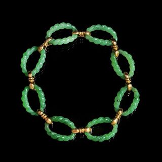 A Nephrite Gold Necklace