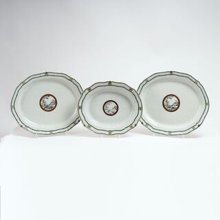 A Set of 3 Compagnie-des-Indes Dishes with 'Schwarzlot' Decor