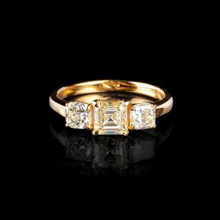 Diamant-Ring mit Fancy Diamant