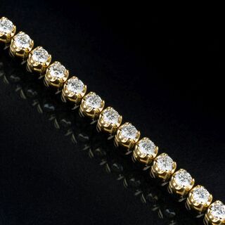 A fine, white Diamond Bracelet