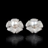 A Pair of Pearl Diamond Earrings in Flowershape - image 1