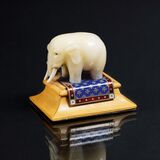 Kleine russische Jade-Figur 'Elefant' auf Sockel - Bild 1