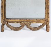 Sehr großer Louis XVI Spiegel mit Vasenbekrönung - Bild 3