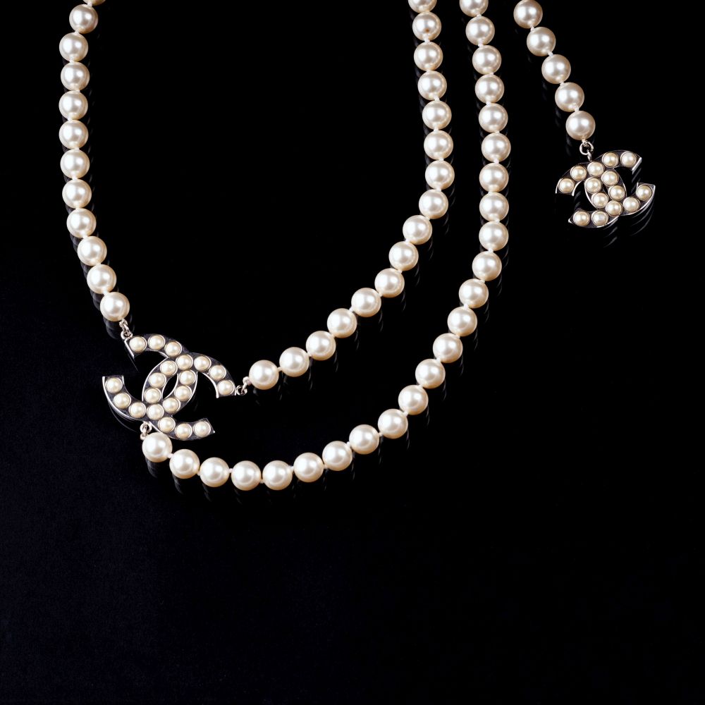 A Chain Belt with Faux-Pearls - image 2