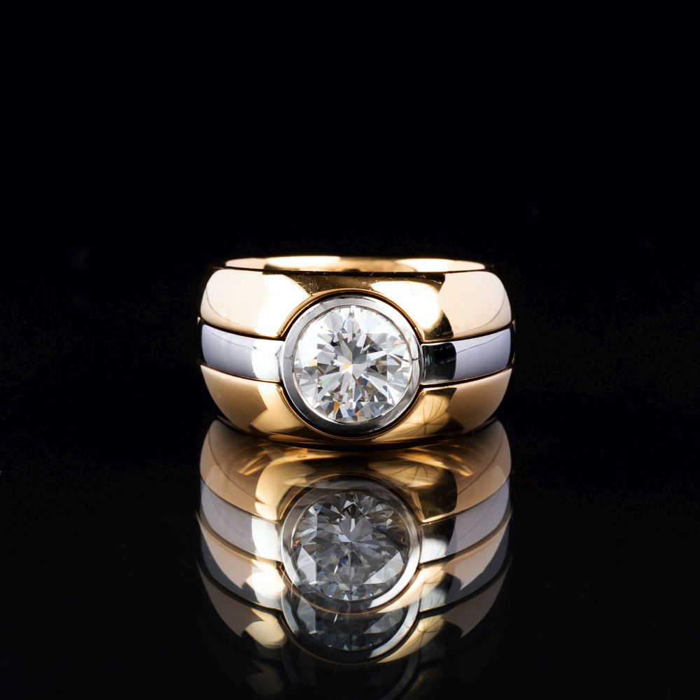 A Bicoloure Ring with Rare White Solitaire Diamond