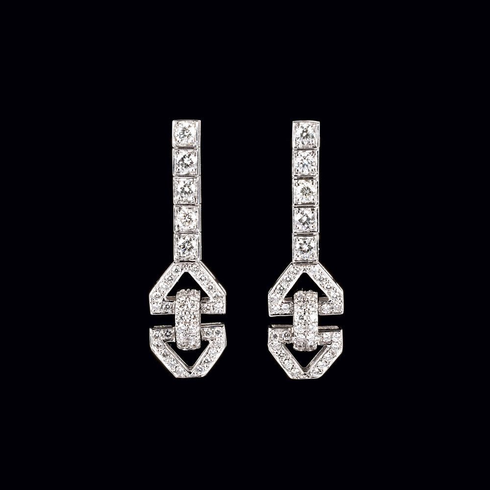 A Pair of Diamond Earpendants in the Style of Art-déco A Pair of Diamond Earpendants in the Style of Art-déco