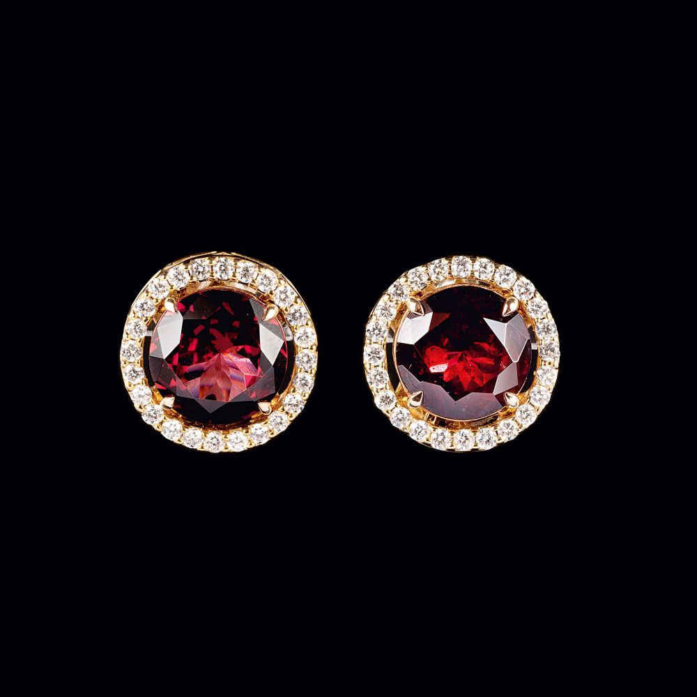 A Pair of Rhodolith Diamond Earstuds A Pair of Rhodolith Diamond Earstuds