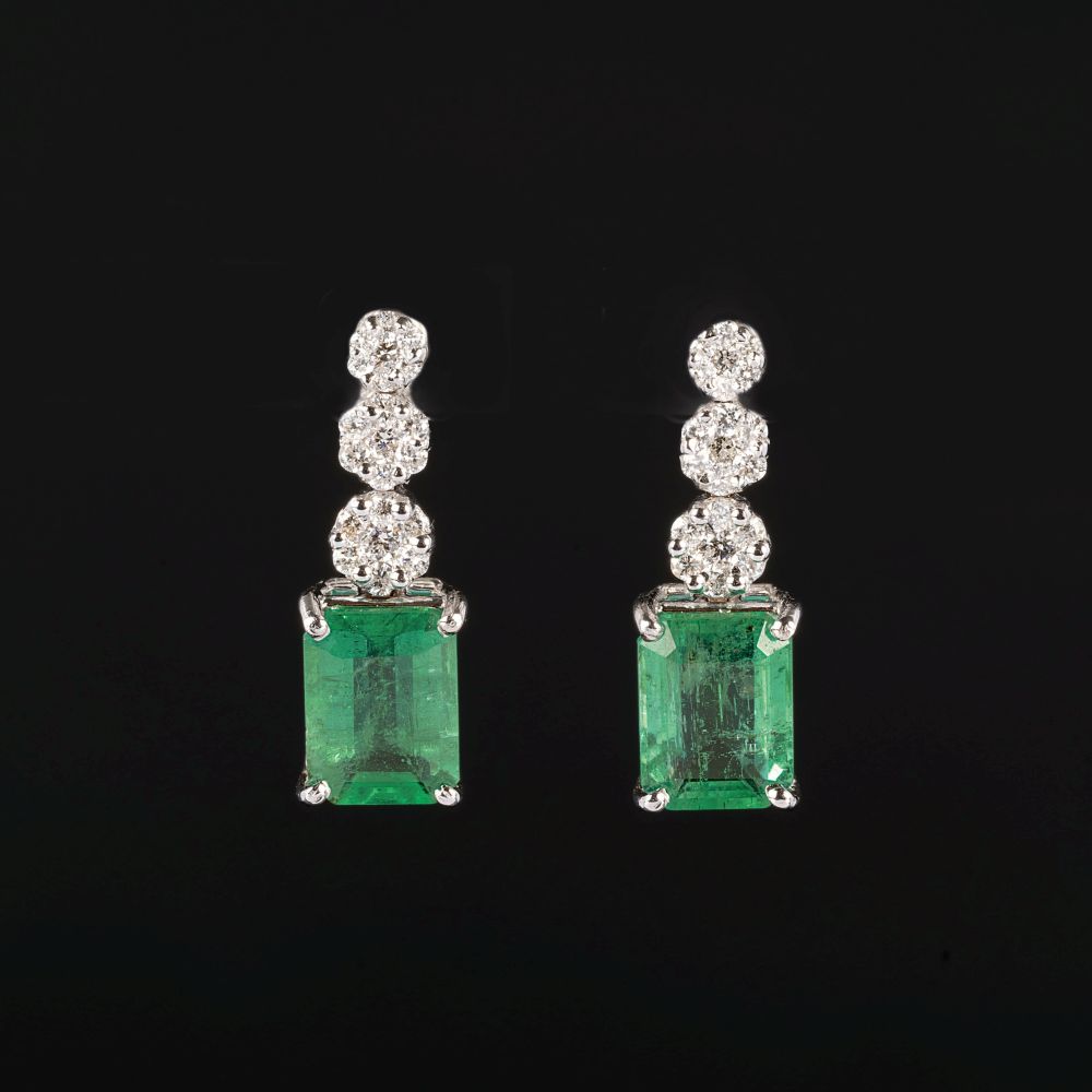 A Pair of Emerald Diamond Earpendants