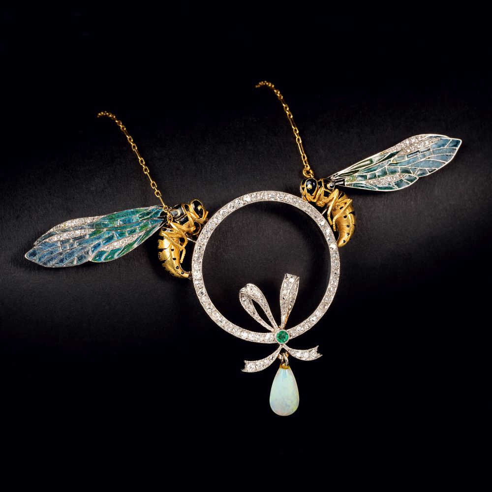 An Art Nouveau Plique-à-Jour Necklace 'Guêpe de émaillé et diamant'