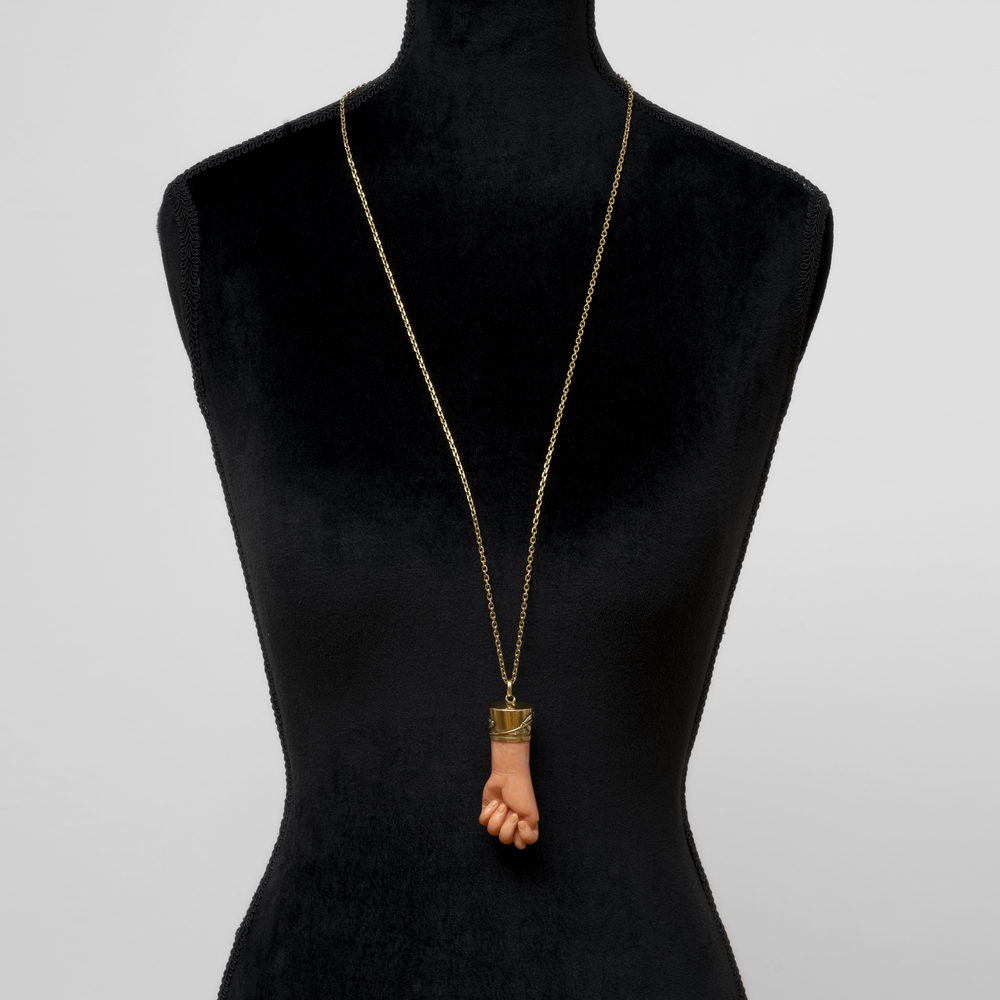 A Talisman Coral Pendant 'Mano Fico' with Gold Mounting on Necklace - image 2