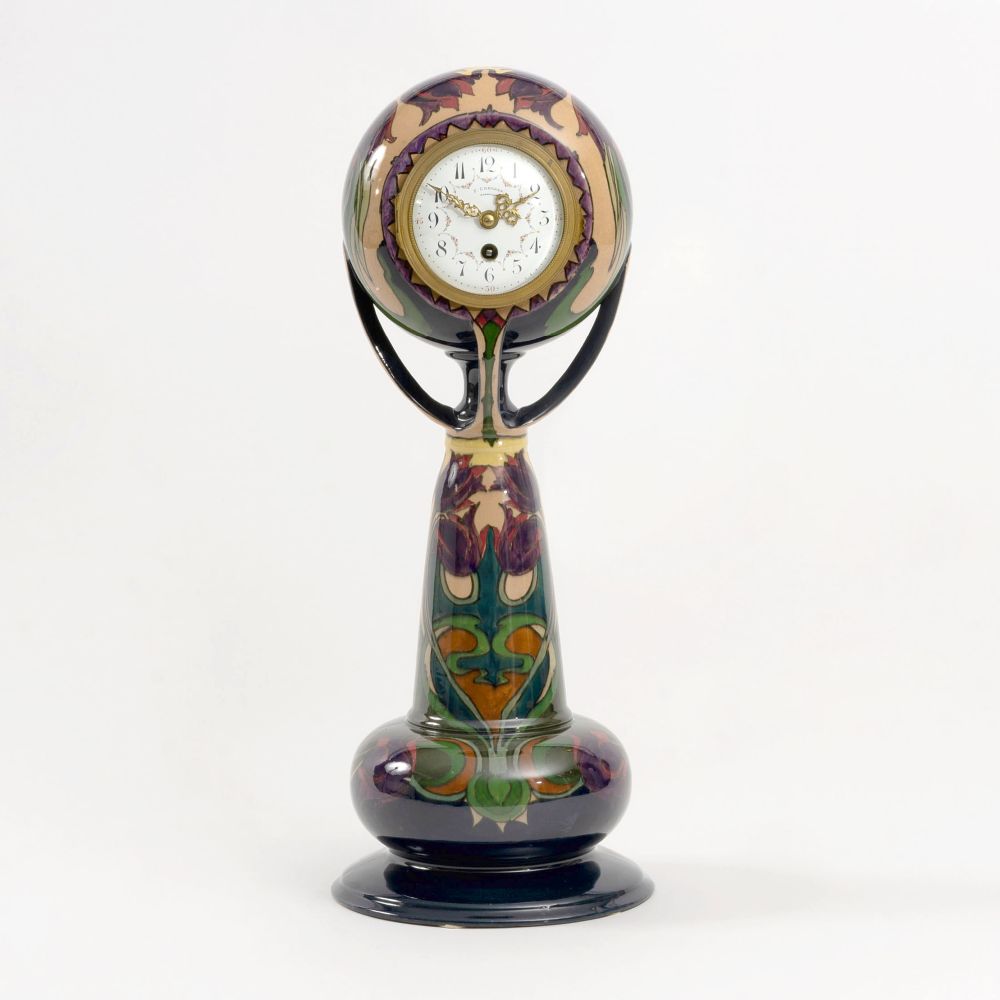 Plateelbakkerij Zuid Holland, Gouda, gegr. 1898 - Jugendstil-Standuhr Jugendstil-Standuhr