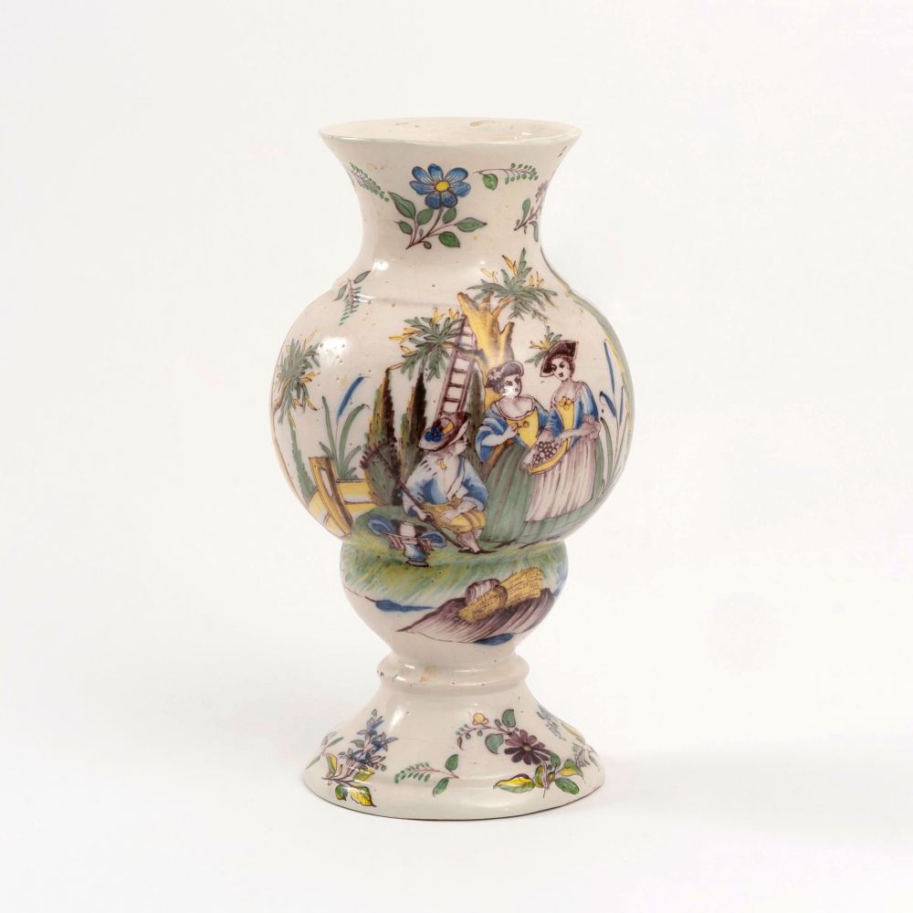 Fayence-Vase mit Ernteszene