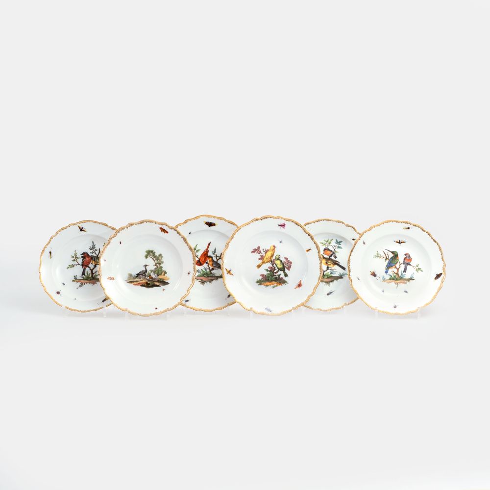 A Set of 6 Plates with Bird Painting A Set of 6 Plates with Bird Painting